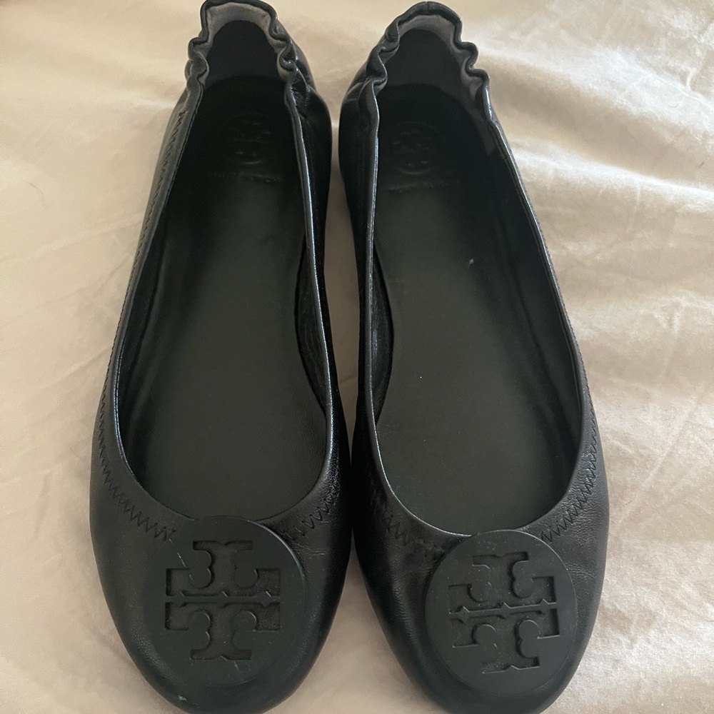Like new Tory Burch size 7.5 black on black